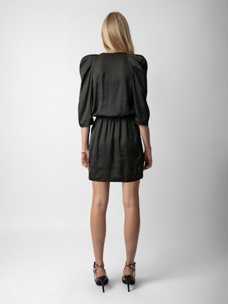Robe Ruz Satin - Robe courte en satin à manches 3/4 et fronces aux épaules.