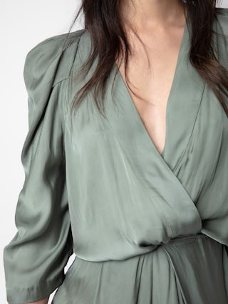 Robe Ruz Satin - Robe courte en satin à fronces et décolleté cache-coeur.