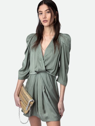 Robe Ruz Satin - Robe courte en satin à fronces et décolleté cache-coeur.