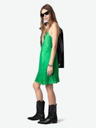 Vestido Rayonna Satén - Vestido corto estilo lencería en satén japonés con detalles plisados y tirantes cruzados ajustables.