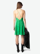Vestido Rayonna Satén - Vestido corto estilo lencería en satén japonés con detalles plisados y tirantes cruzados ajustables.