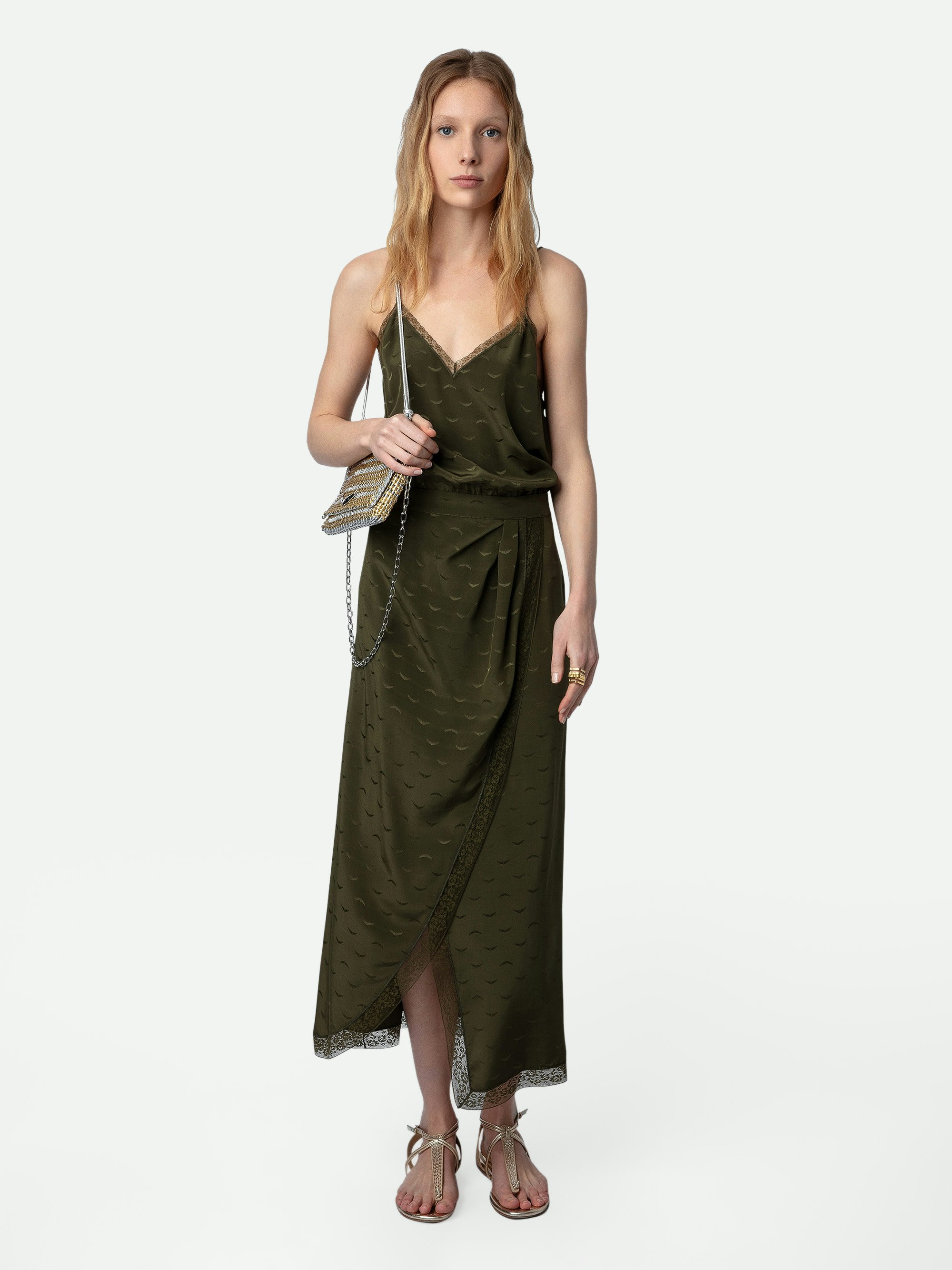 Kleid Rixi Seide Jacquard - Langes, khakifarbenes Seidenkleid im Lingerie-Stil mit Jacquard-Flügeln, asymmetrischem Rockteil und Spitze.