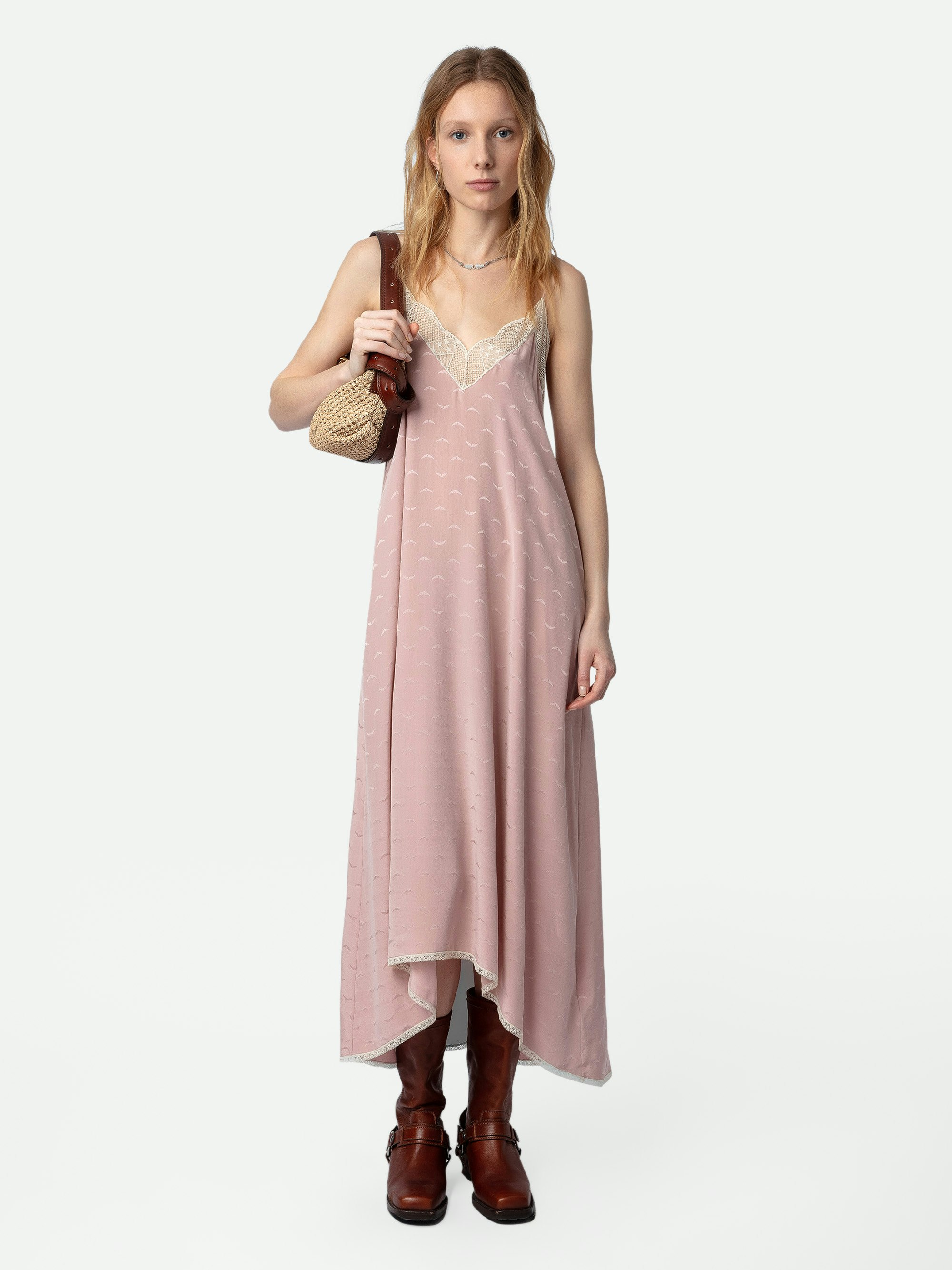 Kleid Risty Seide Jacquard - Langes, rosafarbenes Seidenkleid im Lingerie-Stil mit Jacquard-Flügeln, schmalen Trägern und Spitzendekolleté.