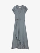 Randall Satin Kleid - Halblanges, graues Satinkleid mit kurzen Raglanärmeln und Rockteil mit asymmetrischem gerüschtem Schoß.