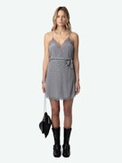 Kleid Ristyz Strass Seide - Kurzes, graues Seidenkleid im Lingerie-Stil mit All-over-Strass und Spitzenabschlüssen, zum Binden an der Taille.