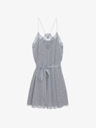 Kleid Ristyz Strass Seide - Kurzes, graues Seidenkleid im Lingerie-Stil mit All-over-Strass und Spitzenabschlüssen, zum Binden an der Taille.