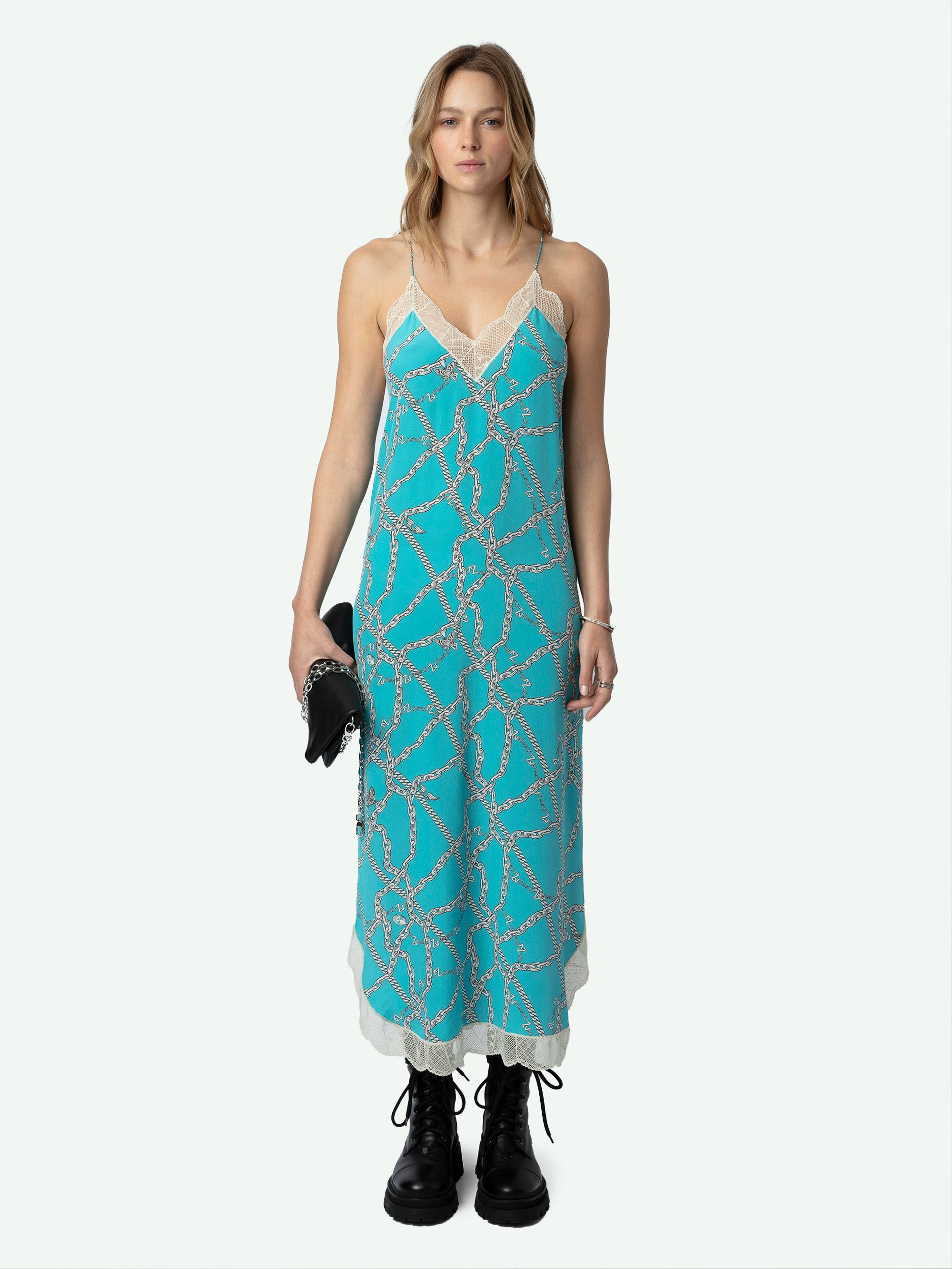 Robe Ristyl Soie - Robe longue esprit lingerie en soie bleue à motifs chaînes ZV, bretelles et bords en dentelle.