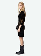 Robe Rulipe Velours - Robe courte en velours imprimé, encolure boutonnée, jupe portefeuille et manches longues.