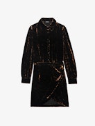 Robe Rulipe Velours - Robe courte en velours imprimé, encolure boutonnée, jupe portefeuille et manches longues.