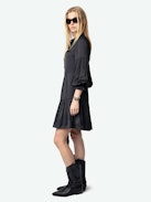 kleid Randy Satin - Kurzes Kleid aus japanischem Satin, lange Ärmel und Knopfkragen.
