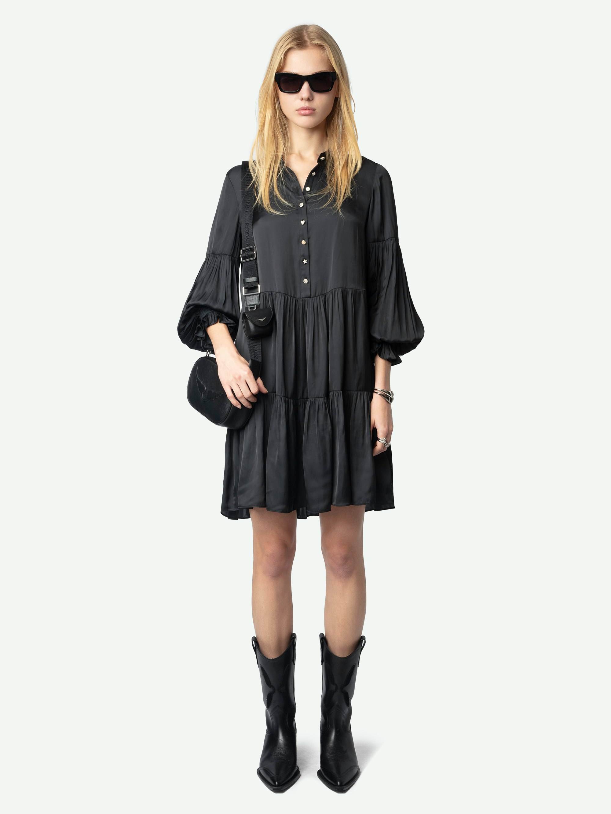 Vestido Randy Satén - Vestido corto de satén japonés, mangas largas y escote abotonado.