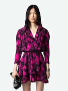 Robe Rogers Soie - Robe courte en soie noire, manches 7/8 et jupe asymétrique drapée.