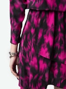 Robe Rogers Soie - Robe courte en soie noire, manches 7/8 et jupe asymétrique drapée.