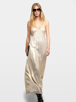 Vestido De Satén De Rayón - Vestido largo plisado estilo lencería en satén, con abertura y tirantes cruzados ajustables.