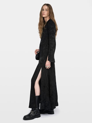 Robe Rikal 100% Soie - Robe longue en soie jacquard horses, manches longues, fente côté et encolure lacée.