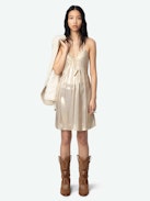 Robe Rayonna Satin - Robe courte plissée esprit lingerie en satin, et bretelles croisées ajustables.