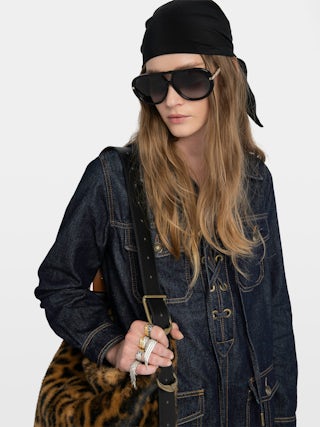 Robe Remacha Denim - Robe courte en denim brut, manches longues, poches appliquées esprit militaire et encolure profonde lacée.