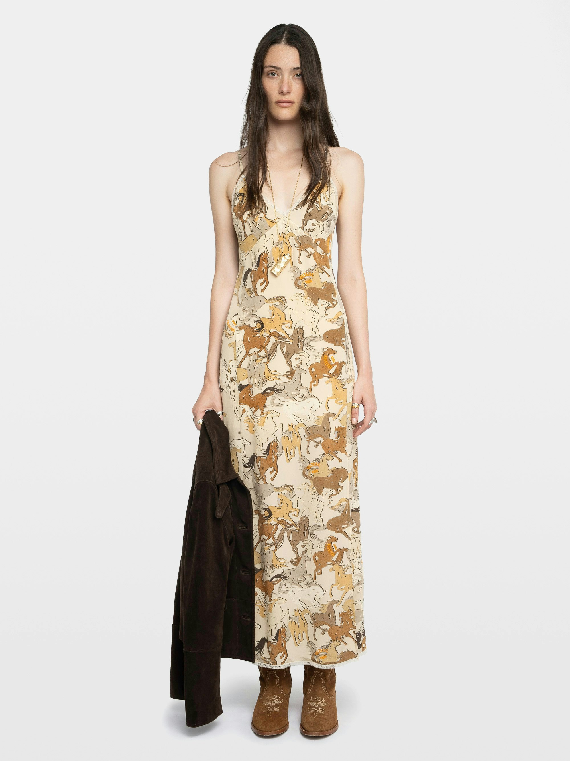 Abito Ramelil 100% Seta - Abito lungo stile lingerie in seta stampata, con spacco, spalline regolabili, ricamo ali sul retro e pizzo.