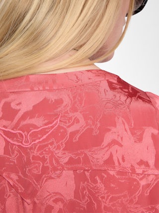 Kleid Ramasco 100% Seide - Kurzes Kleid im Lingerie-Stil aus Jacquard-Seide, mit französischer Spitze, langen Ärmeln und Flügel-Stickerei am Rücken.