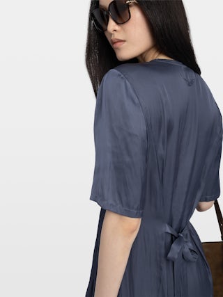 Dress Rodalan Satin - Long dress in Japanese satin with short sleeves and side slit.