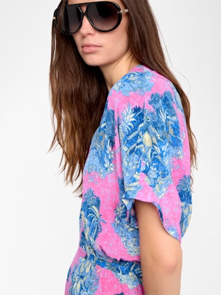 Kleid Riaz - Mittellanges Kleid aus bedruckter Viskose, kurze Ärmel und elastischer Taillenbund.