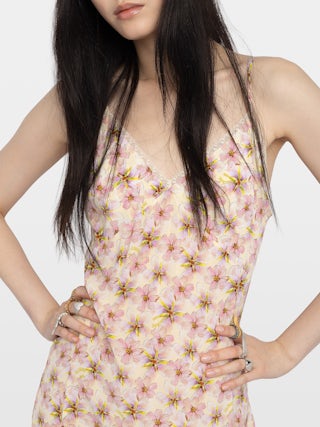 Kleid Ramelil - Langes Kleid im Lingerie-Stil aus bedruckter Viskose, mit Schlitz, verstellbaren Trägern, Stickerei am Rücken und Spitze.