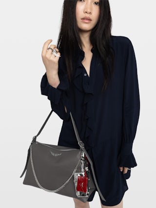 Kleid Rhelyne - Kurzes Hemdkleid mit langen Ärmeln, Knopfverschluss und Jabot.