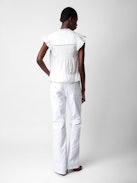 Pantalón Vaquero Elvira - Pantalón vaquero ancho de dénim blanco con bolsillos y detalles pespunteados.