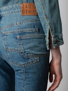 Jeans Elvira - Jeans larghi in denim blu con tasche e dettagli impunturati.