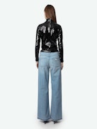Jean Whitney - Jean ample en denim bleu délavé. 
Cet article est disponible exclusivement en ligne ou à la boutique Rond Point des Champs Elysées.