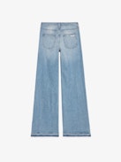 Jean Whitney - Jean ample en denim bleu délavé. 
Cet article est disponible exclusivement en ligne ou à la boutique Rond Point des Champs Elysées.