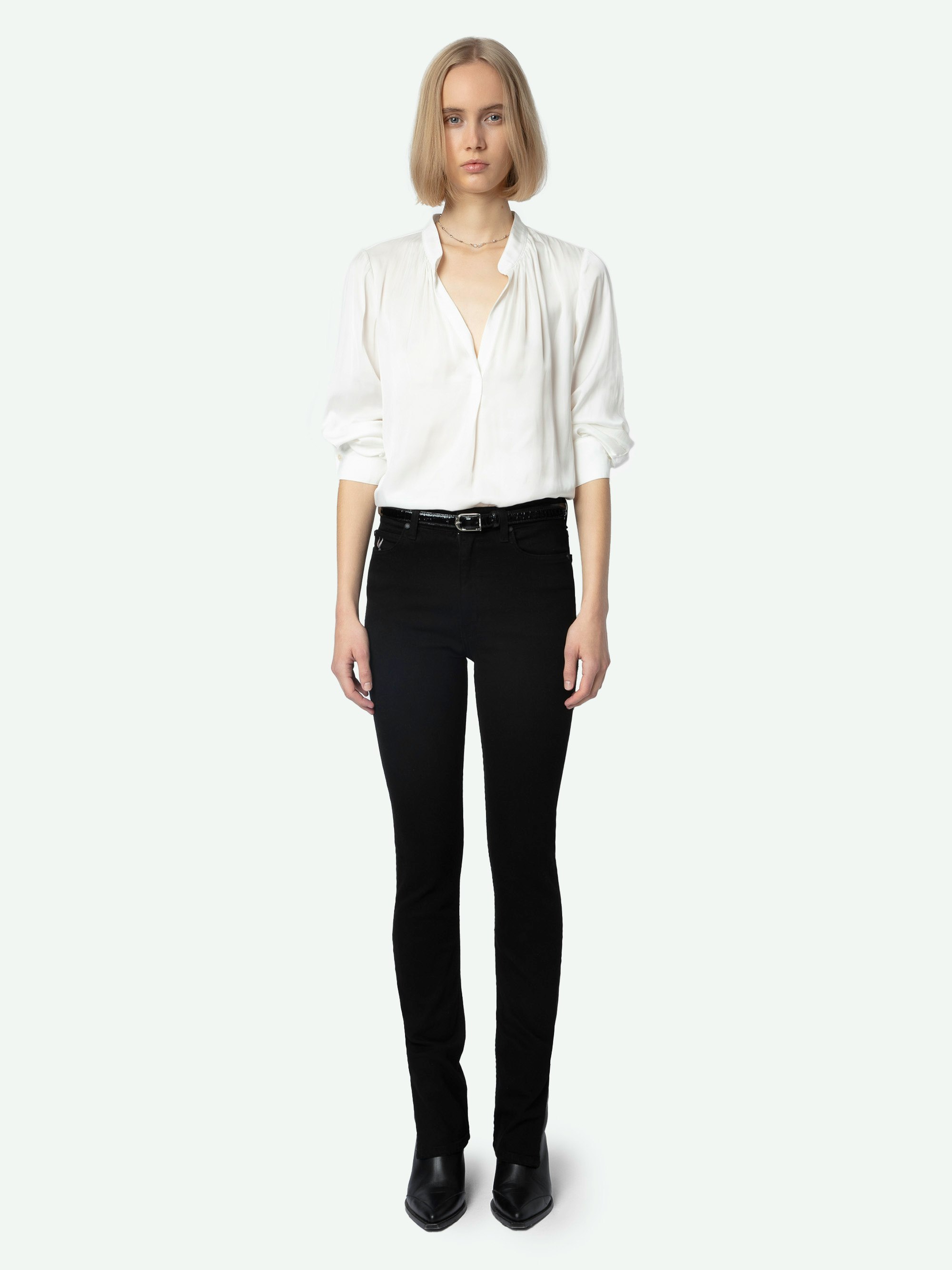 Jett Buggs Skinny Jeans - Women's black washed skinny jeans with Buggs Bunny patch.