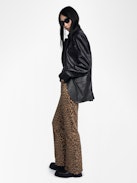 Jean Evy - Wide-fit multi-pocket trousers in leopard print denim.