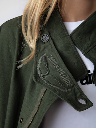 Parka Kadri - Parka mi-longue en coton kaki inspiration militaire zippée à boutons pression et col montant à protection amovible.