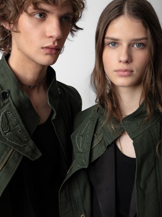 Parka Kadri - Parka mi-longue en coton kaki inspiration militaire zippée à boutons pression et col montant à protection amovible.