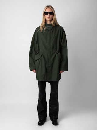 Parka Kadri - Parka mi-longue en coton kaki inspiration militaire zippée à boutons pression et col montant à protection amovible.