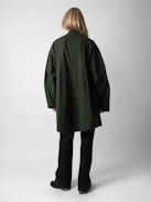 Parka Kadri - Parka mi-longue en coton kaki inspiration militaire zippée à boutons pression et col montant à protection amovible.