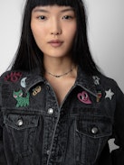 Jeansjacke Kasy - Graue Oversize-Jacke aus Denim mit aufgestickten, aufgesteppten Motiven und Verzierungen von Humberto Cruz.