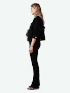 Veste Kaely Denim - Veste en denim noir à fermeture boutonnée, poches, bords francs et broderie "Love Yourself" au dos.