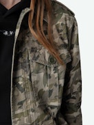 Parka Krisa - Parka militar corta de lona de algodón caqui, con estampado de corazones de camuflaje y bolsillos.