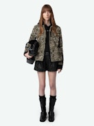 Parka Krisa - Parka militar corta de lona de algodón caqui, con estampado de corazones de camuflaje y bolsillos.