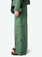 Parka Klimi - Parka in stile militare in cotone lavato, borchie, tasche multiple e firma ad ala sul retro.