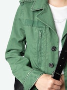 Parka Klimi - Parka in stile militare in cotone lavato, borchie, tasche multiple e firma ad ala sul retro.