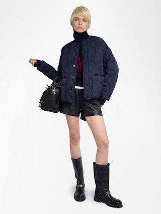 Parka Bunji - Parka courte unie matelassée, poches appliquées à l'avant, et fermeture boutonnée.