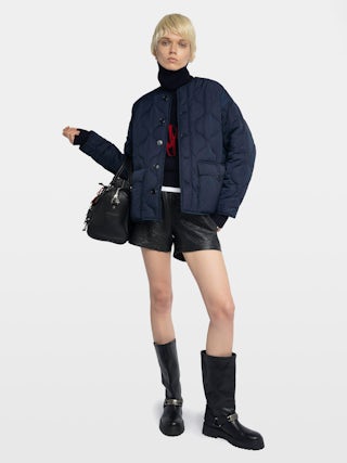 Parka Bunji - Parka courte unie matelassée, poches appliquées à l'avant, et fermeture boutonnée.