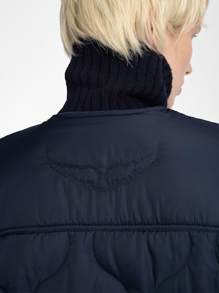 Parka Bunji - Parka courte unie matelassée, poches appliquées à l'avant, et fermeture boutonnée.