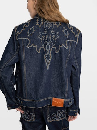 Blouson Bases Denim - Blouson en denim, découpes esprit western, manches longues, multi poches et fermeture boutonnée.