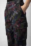 Pantalón Pilote - Pantalón militar negro de algodón estampado y con bolsillos para mujer.