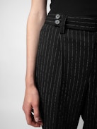 Pantalon Pura - Pantalon de tailleur large noir à fines rayures et poches.