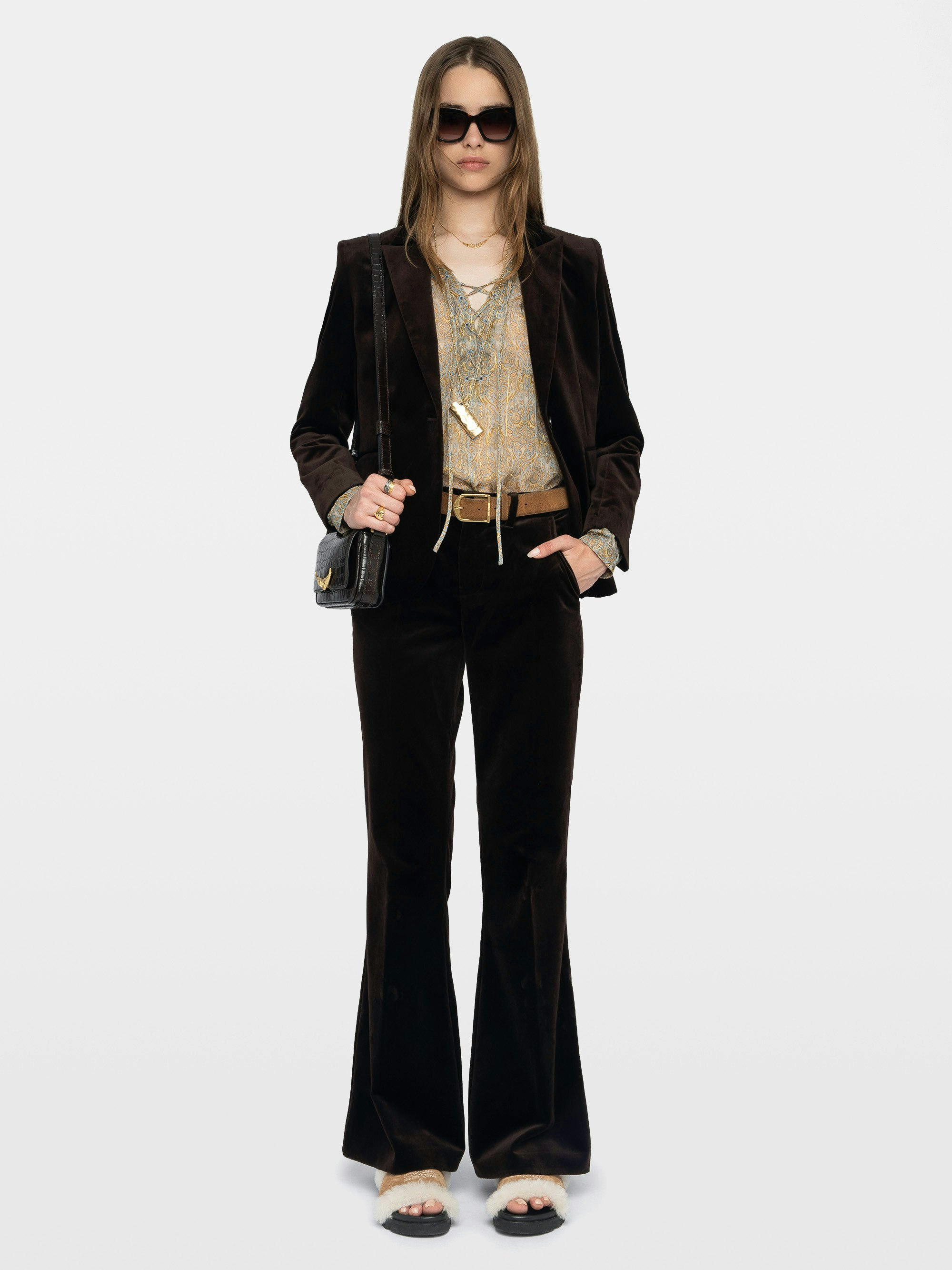 Prevy Velvet Pants - Tailored pants in smooth velvet, low-waisted, flared and multi-pocketed.